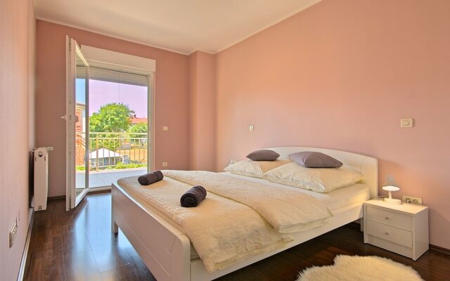 Lovely Apartment in Kaštel With Swimming Pool