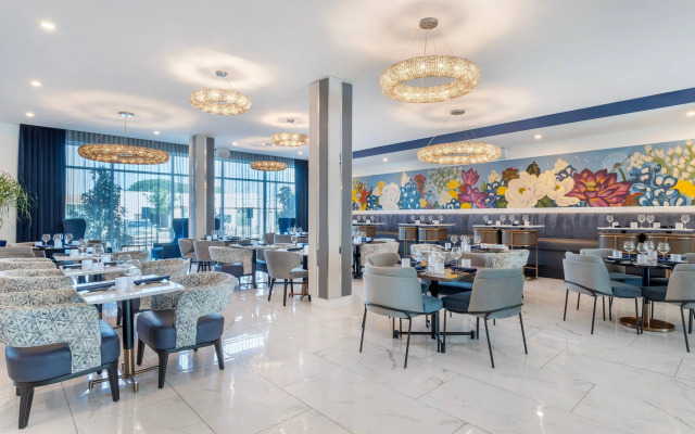 Cambria Hotel Waco Univ Riverfront