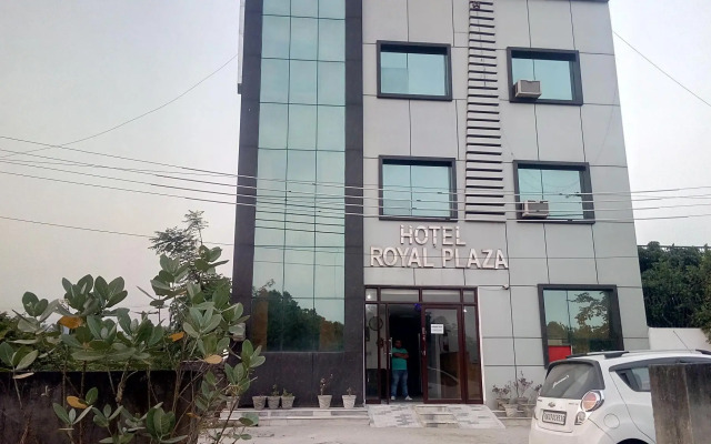 OYO 9846 Royal Plaza