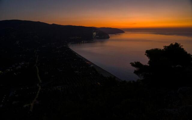 "melograno" Holiday Home With Swimming Pool and Private Beach