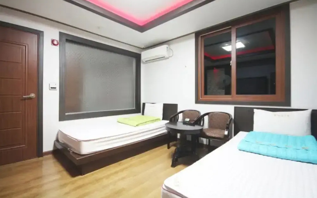 The Sharp Motel