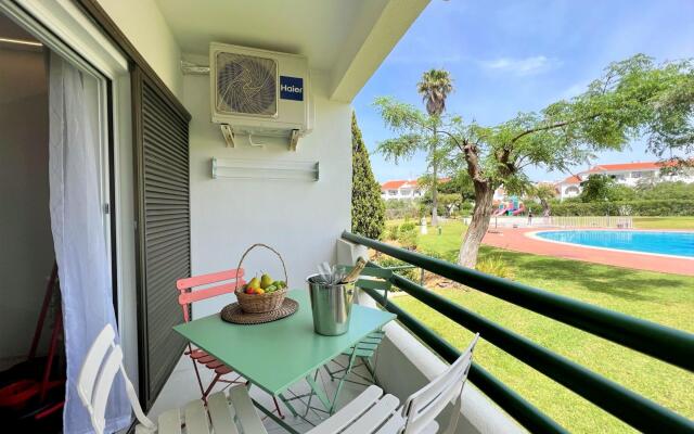 Albufeira Twins 2 With Pool by Homing