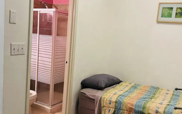 Moe's Suite Hotel