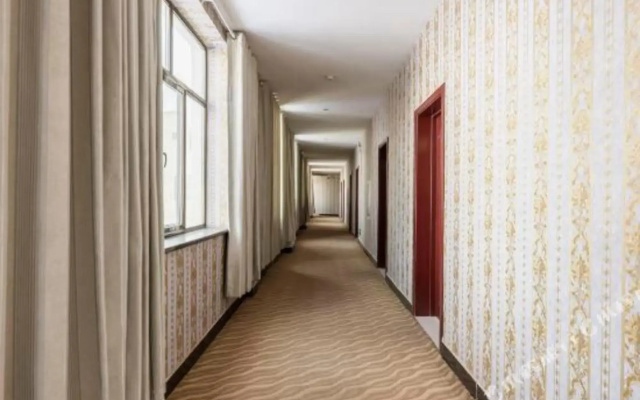 Xinhe Business Hotel