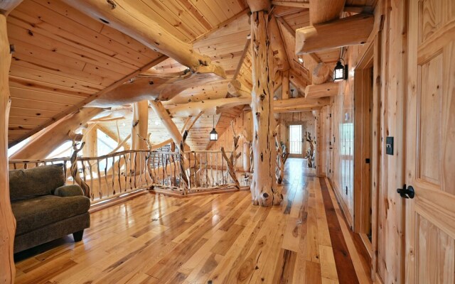 Osprey Lake Cabin 4 Bedroom Home by RedAwning