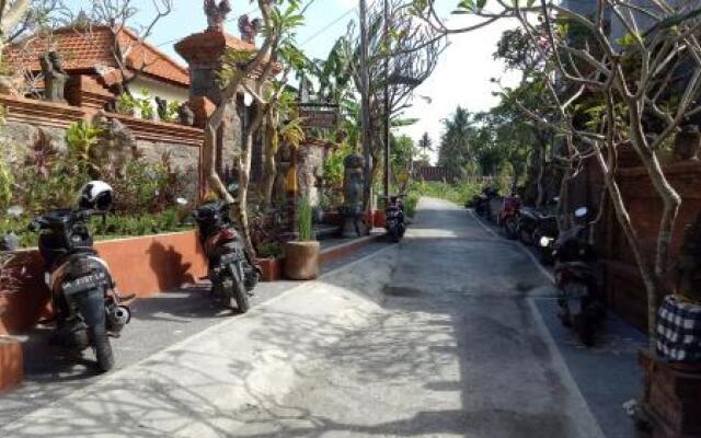 Kubu Loris Residence