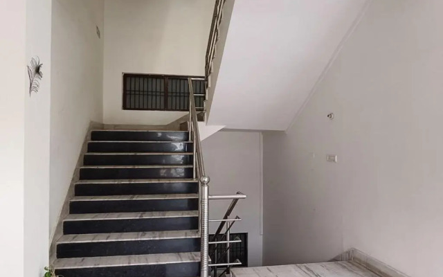OYO 16721 Divine Hotel