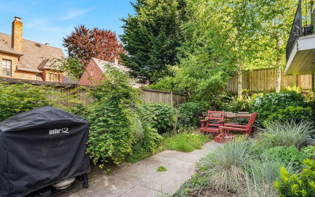 Seattle Vacation Home: Out of Africa