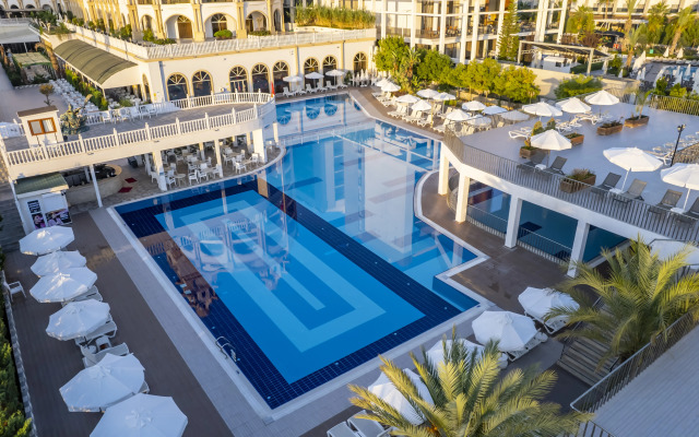 J'adore Deluxe Hotel & Spa