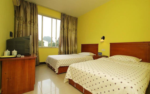 Yangshuo Travellers Land Youth Hostel – Guest Rooms – Guilin