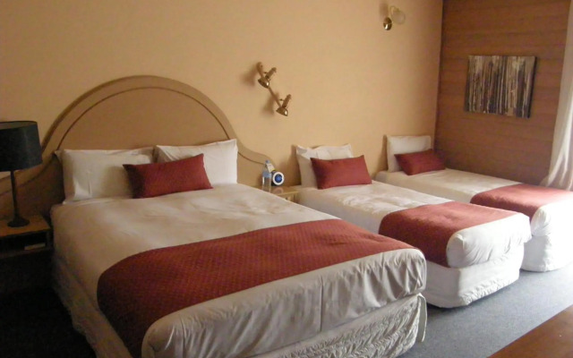 Quality Inn Colonial