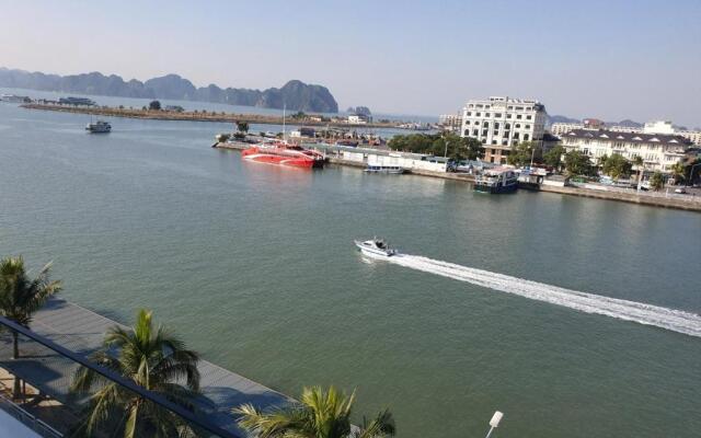 Golden Palm HaLong Hotel