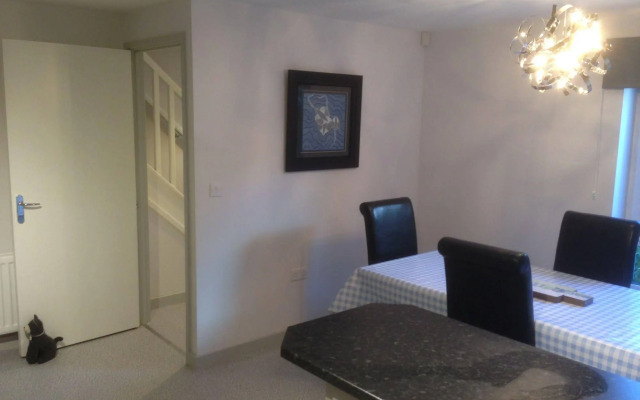 The Beeches - Serviced Duplex Apartment