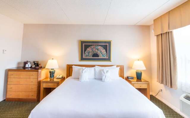 Ramada by Wyndham Thunder Bay Airlane Hotel