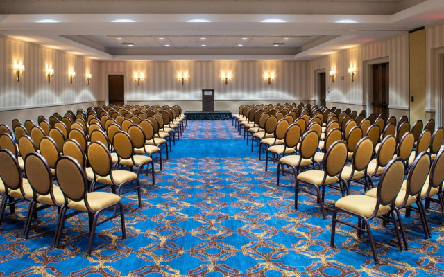 Sheraton Milwaukee Brookfield Hotel