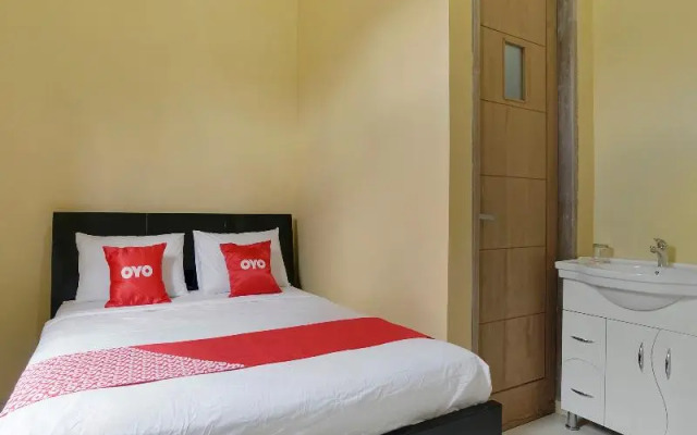 Oyo 90242 Villa And Guest House Panput