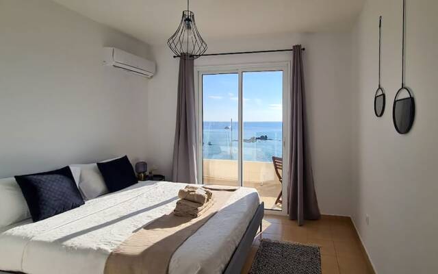 Phaedrus Living: Seaview Luxury flat Paphinia 204