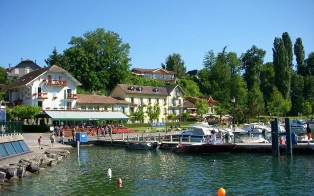 La Riviera Victoria