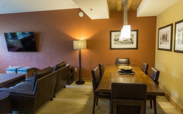 Luxury suite in the heart of Canyons Village by RedAwning