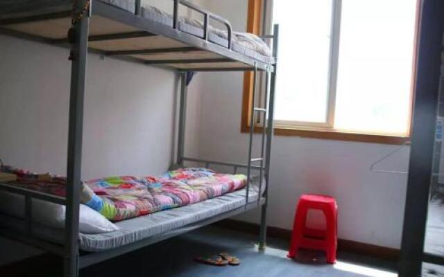 66 Road Young Hostel