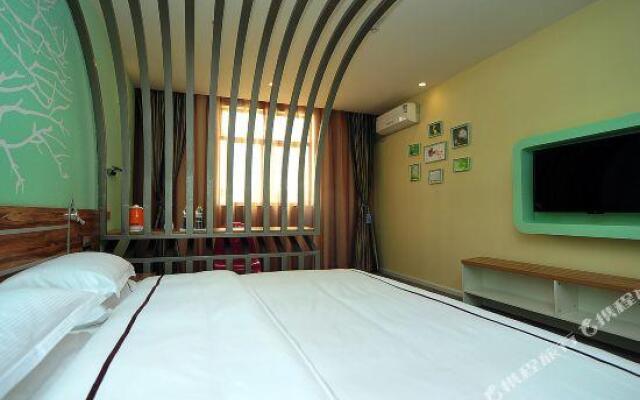 Yunzhishang Theme Hotel (Kunming Nanya Style First City Guangfu Road Branch)