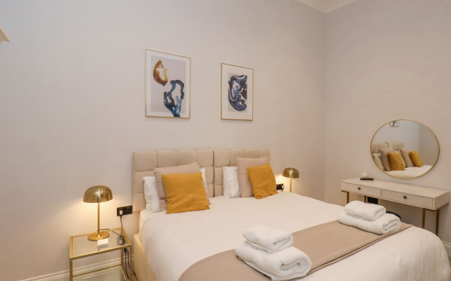 The Salisbury Apartment 106