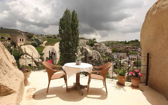 Blue Valley Cave Hotel