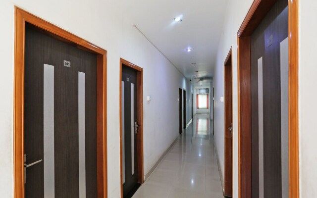 OYO 13288 Hotel Rajashree Inn
