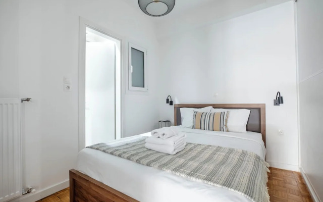 Glimmer 2-Bedroom Apartment in Athens