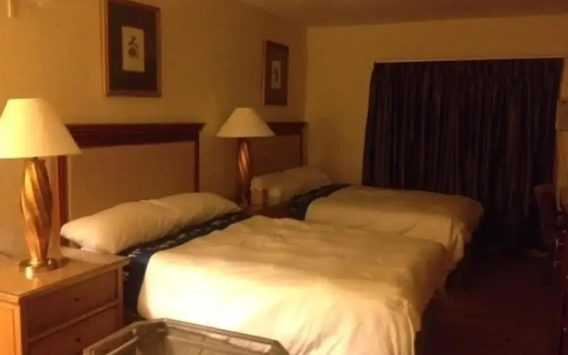 Holiday House Motel