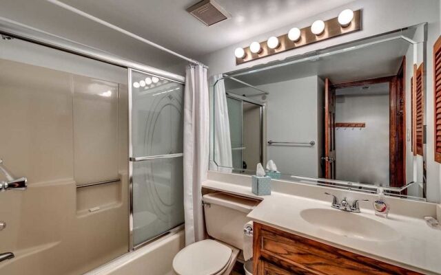 Wellington - 502 by RedAwning