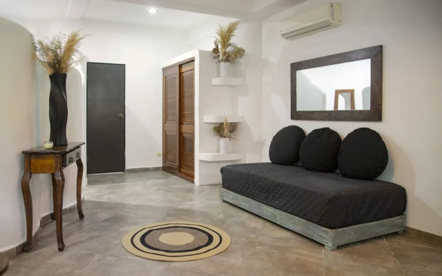 Sonido Del Mar Hotel and Yoga Loft