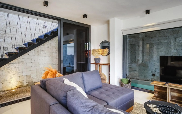 Modern 2BDR with Private Pool, Freestanding Bathtub and Views