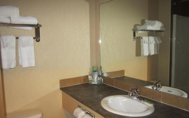 Lakeview Inns & Suites - Fort Nelson