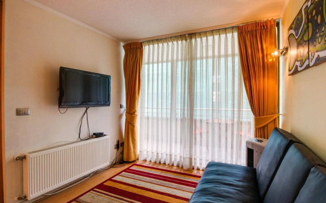 Urban Getaway Near the Sea