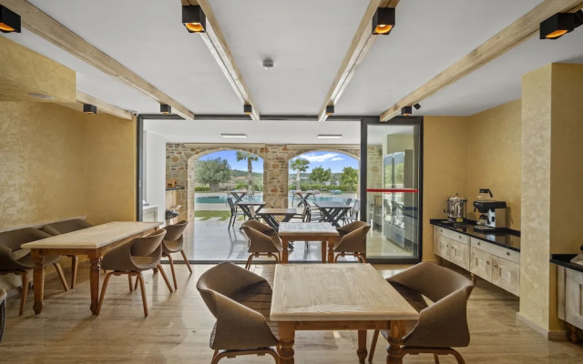 Zeyt-Inn Hotel