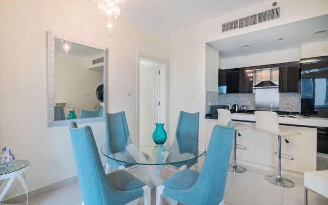 Amazing 1 BR Apartment Damac Mall Street