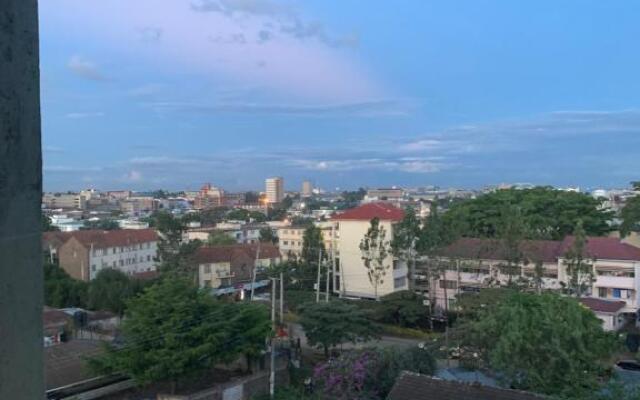 Peaceful and Lovely 1 bedroom with a city view.