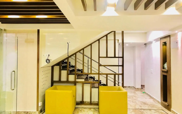 Regalia Inn & Suites
