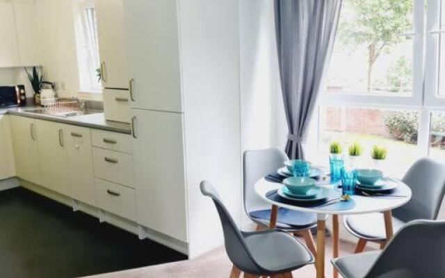 Stylish 2 bedroom Apartment / FREE Gated Parking
