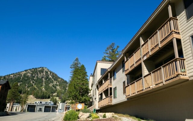 Spacious Snowbird Condo Unit Slopeside In Quiet Canyon Neighborhood