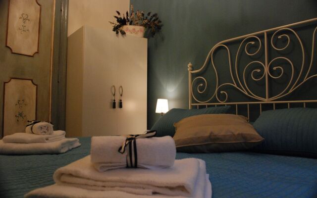 Costantino Primo Holiday