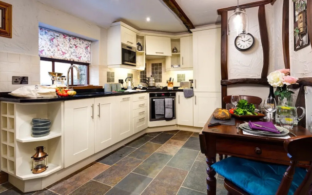 Tipsy Gin Cottage