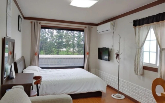 Seogwipo Shineville Pension