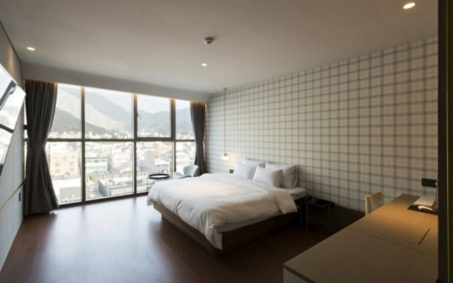 Hound Hotel Changwon - Jinhae Yongwon