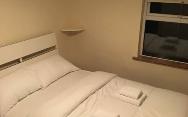3 Bedroom House With Free Parking
