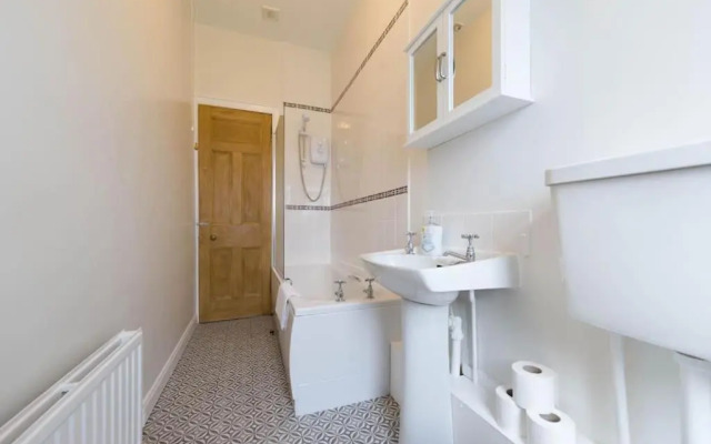 The Riverside Apartment (free parking)
