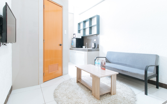 RedDoorz near Tambo Quirino Avenue - Vaccinated Staff
