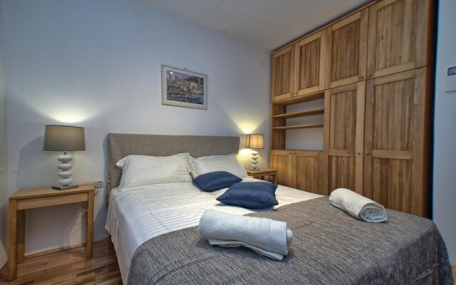 Stunning Home in Prizba With Wifi and 6 Bedrooms