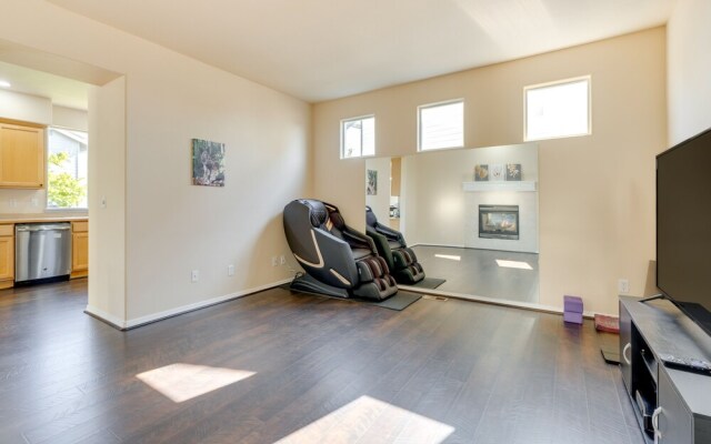 Bothell Retreat: Home Gym, Fireplace & More!